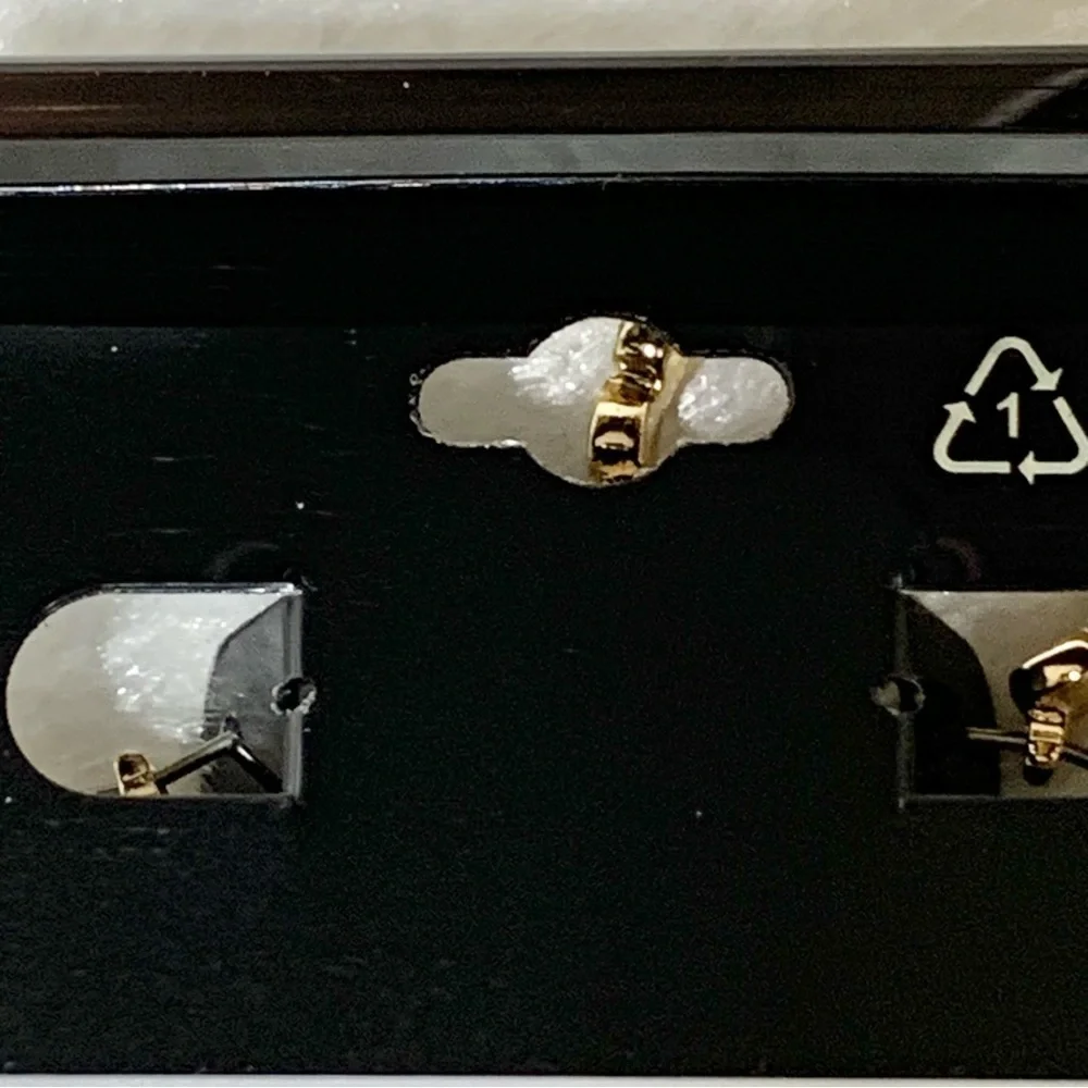 NWT Anne Klein earrings 💍💕💎🎉🎈